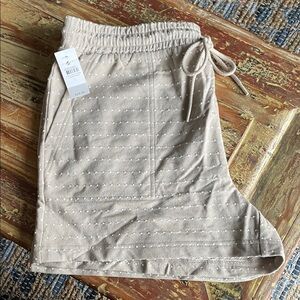 Lou & Grey Beige Women's Cargo Shorts